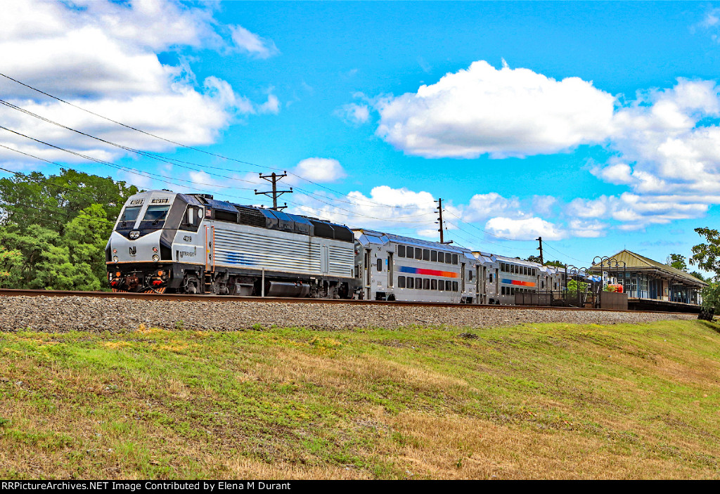 NJT 4019 on train 5134